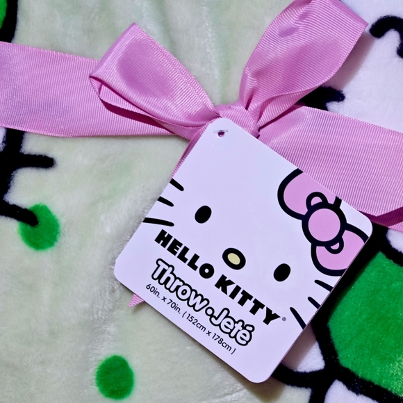 Hello Kitty St Patrick’s Day Throw Blanket Green Shamrock NWT - Picture 3 of 4